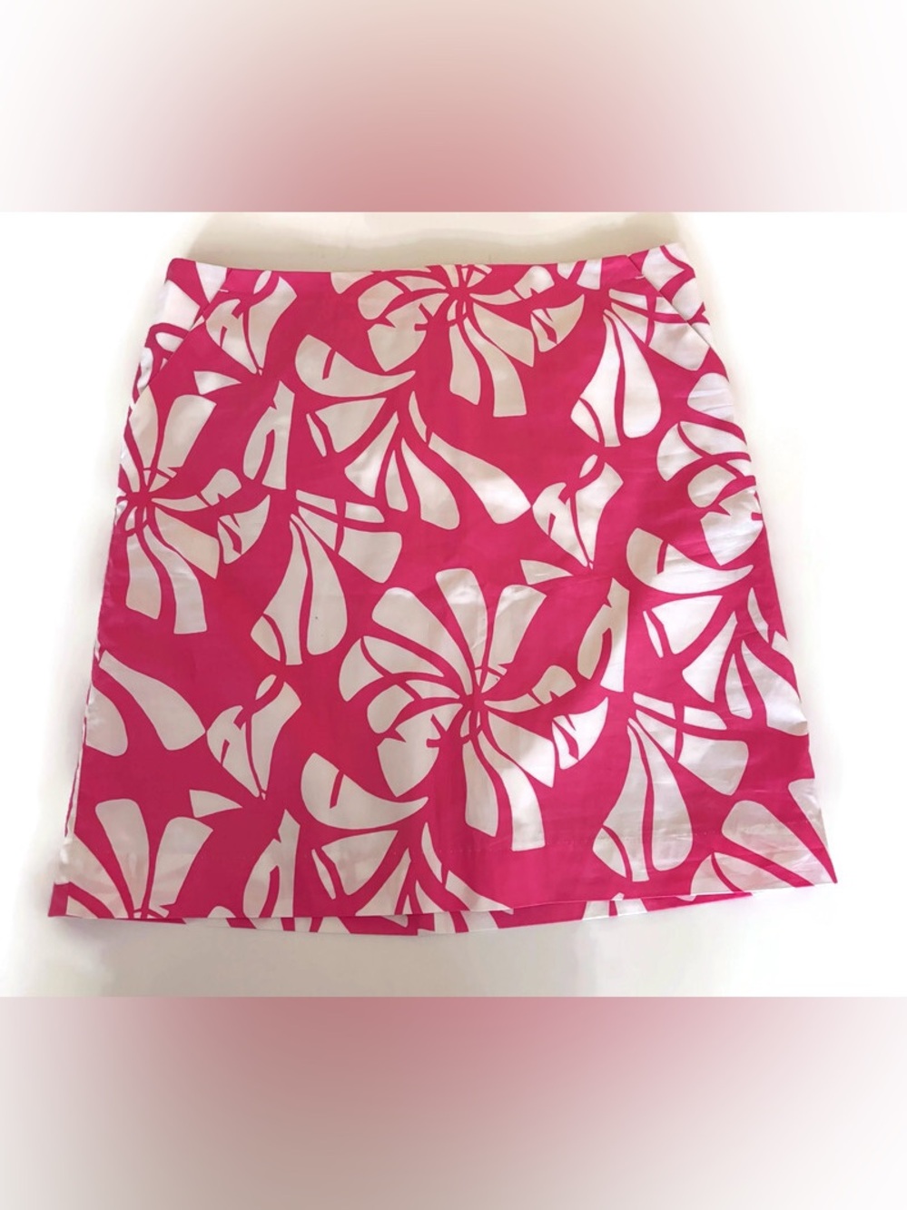 Lilly Pulitzer pink & white floral print skirt in a size 6